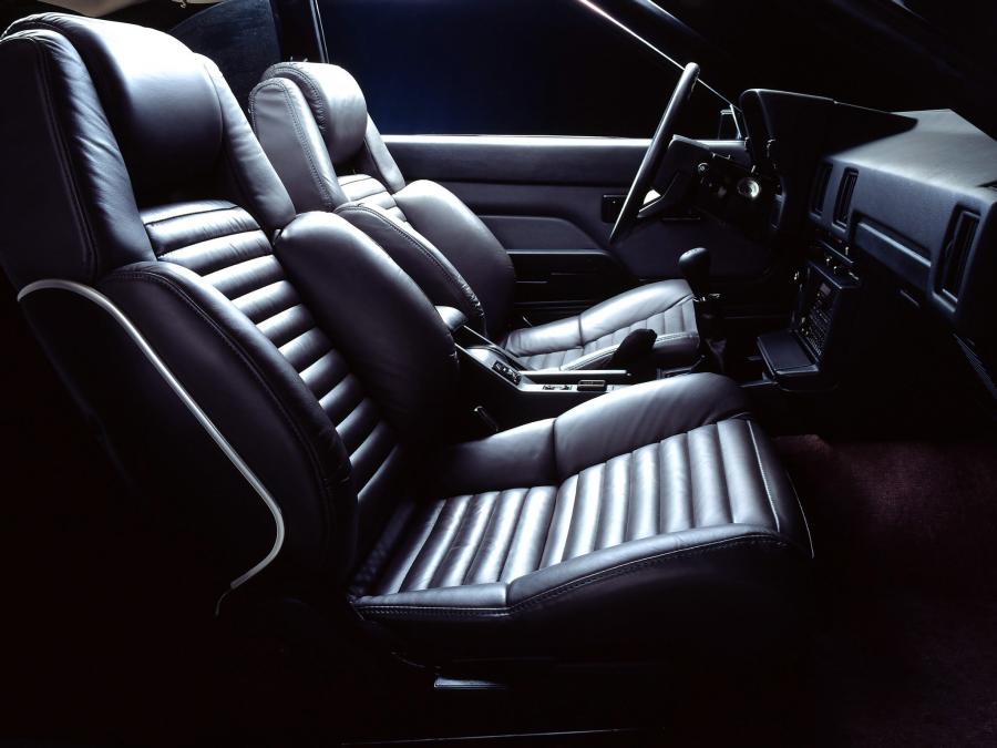 Интерьер Toyota Celica Liftback 1981 года  (NA) (фото 6 из 21)